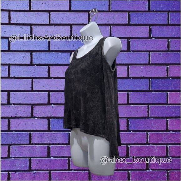 Revelation Cold Shoulder Tee(K032)-Size M for Women - Picture 3 of 7